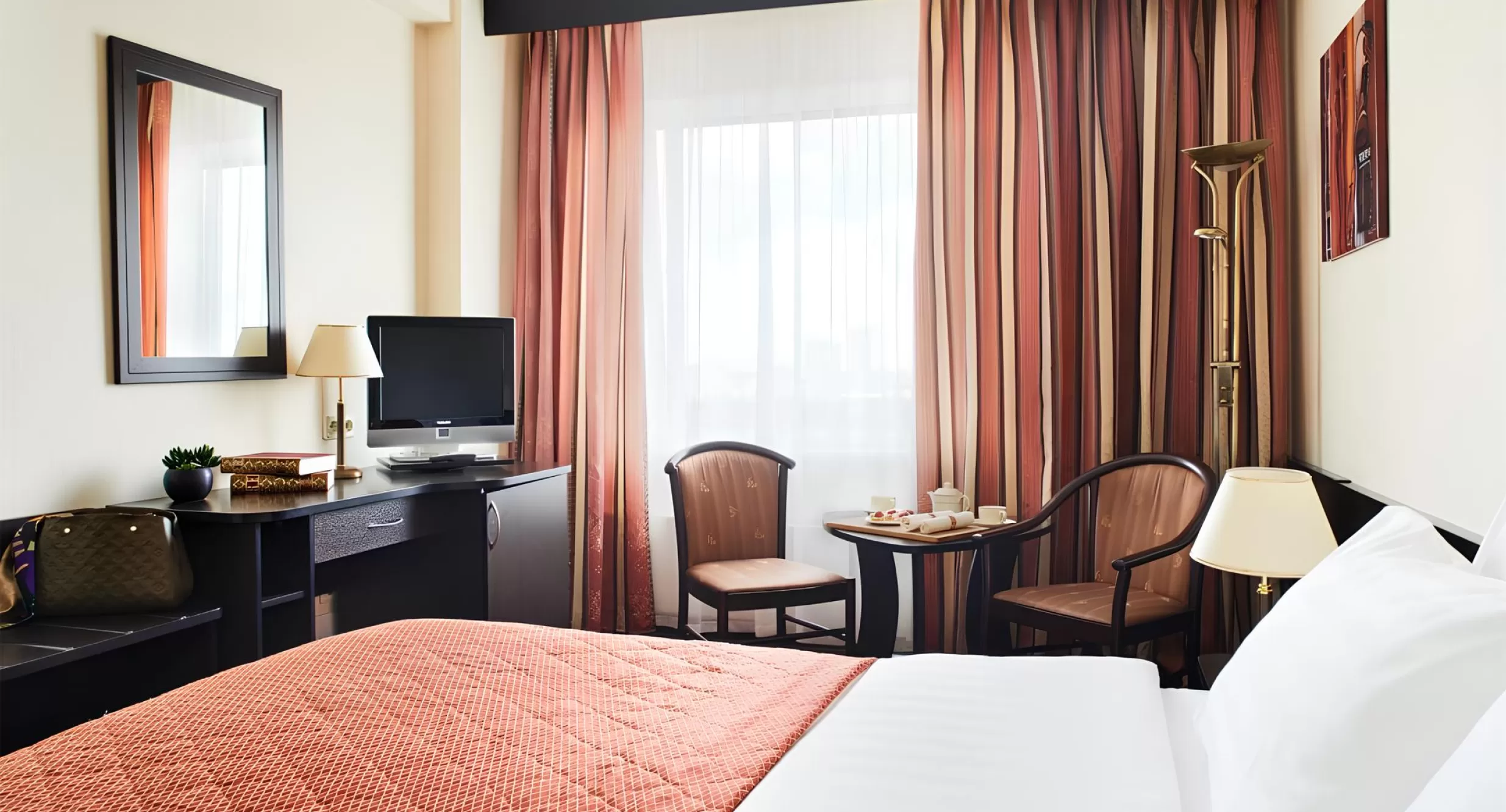 Номер «Стандарт плюс двухместный с широкой кроватью» - корпус Гамма гостиница Измайлово в Москве - фото 15
